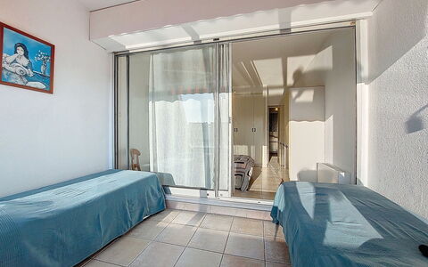 Port Camargue 285: Etage, Gulvbelægning, Indretning, Møbel, Loft, Værelse, Seng, Soveværelse, Lejlighed, Hjem