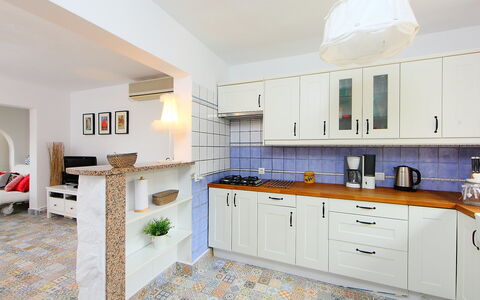 Verano: Ejendom, Værelse, Møbel, Cabinetry, Køkken, Countertop, Bygning, Indretning, Hus, Ejendom