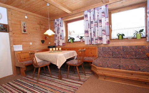 Aschau im Zillertal 320: Værelse, Ejendom, Møbel, Bygning, Indretning, Hus, Ejendom, Etage, Bord, Loft