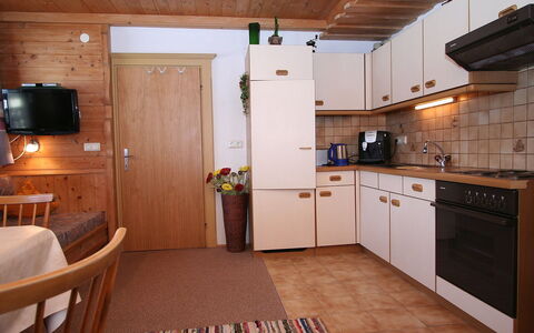 Aschau im Zillertal 320: Værelse, Ejendom, Møbel, Countertop, Bygning, Cabinetry, Køkken, Etage, Indretning, Hus