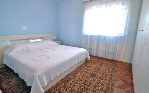 Josip: Soveværelse, Seng, Værelse, Sengetøj, Møbel, Sengetøj, Ejendom, Bed Frame, Etage, Madras