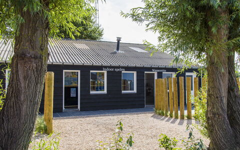 Retranchement 100: Plante, Vindue, Ejendom, Himmel, Bygning, Træ, Hus, Vegetationen, Land Lot, Skygge