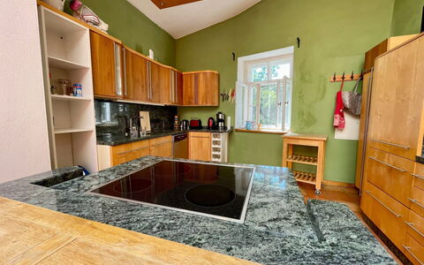 Gärtnerhaus: Køkken, Gulvbelægning, Countertop, Træ, Cabinetry, Etage, Køkken Apparat, Indretning, Større Bandage, Møbel