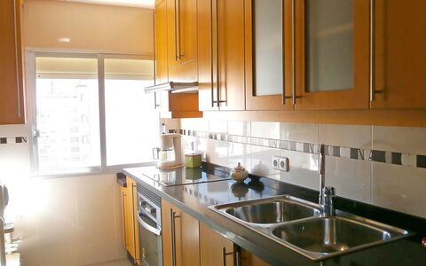 La Goleta: Countertop, Ejendom, Cabinetry, Køkken, Værelse, Møbel, Håndvask, Bygning, Indretning, Ejendom