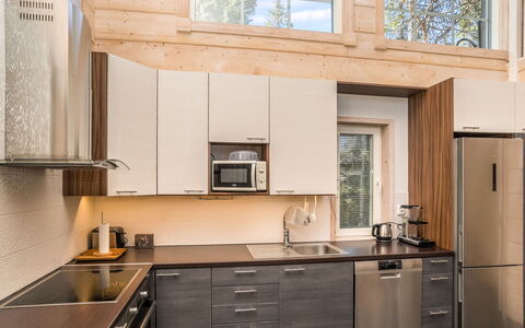 Rukan Villa Lux a: Køkken, Køkken Apparat, Countertop, Gulvbelægning, Møbel, Indretning, Træ, Cabinetry, Større Bandage, Etage