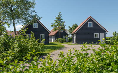 Wemeldinge 200: Himmel, Plante, Ejendom, Bygning, Vindue, Træ, Hus, Naturlige Landskab, Land Lot, Sommerhus