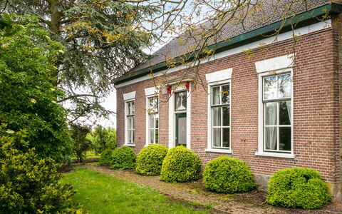 Groepswoning de Appelgaard: Plante, Vindue, Bygning, Træ, Græs, Hæk, Vedplante, Sommerhus, Hus, Naturlige Landskab
