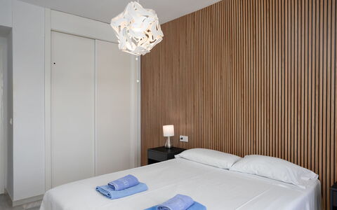 Lorcrimar: Indretning, Væg, Træ, Soveværelse, Etage, Gulvbelægning, Møbel, Seng, Loft, Textile