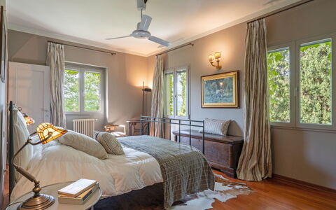 Villa Vittoria: Møbel, Værelse, Soveværelse, Ejendom, Seng, Indretning, Etage, Bed Frame, Loft, Bygning