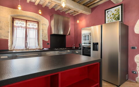 Villa Ferdinando: Møbel, Køkken, Indretning, Gulvbelægning, Countertop, Træ, Køkken Apparat, Loft, Etage, Cabinetry