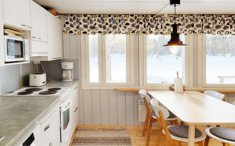 Mukan Maja: Indretning, Møbel, Træ, Gulvbelægning, Køkken, Countertop, Loft, Lysarmatur, Belysning, Værelse