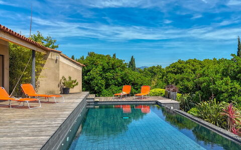 Kisokawa: Svømmepøl, Udvej, Eco Hotel, Udendørs Møbler, Water Feature, Landscaping, Afspejling, Villa, Liggestol, Hacienda