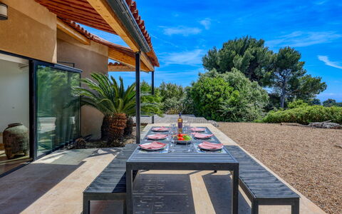 Kisokawa: Møbel, Udendørs Møbler, Have, Udendørs Bord, Skygge, Landscaping, Stol, Gårdhave, Backyard, Eco Hotel