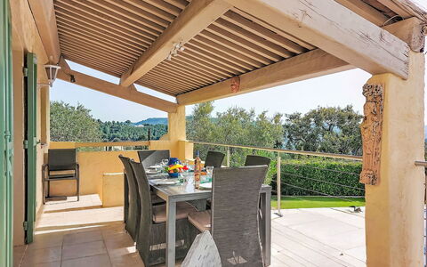 La Romarine: Træ, Skygge, Møbel, Veranda, Udendørs Møbler, Udendørs Struktur, Pergola, Bjælke, Stol, Bejdse