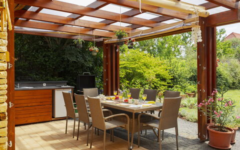 Villa Mediterran: Træ, Møbel, Udendørs Møbler, Udendørs Bord, Have, Bejdse, Skygge, Pergola, Gårdhave, Bjælke
