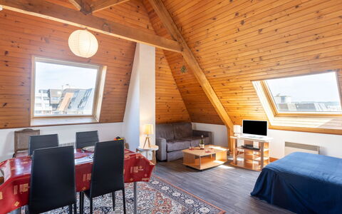 Résidence du Port: Møbel, Ejendom, Bord, Cabinetry, Stol, Træ, Bygning, Belysning, Countertop, Indretning