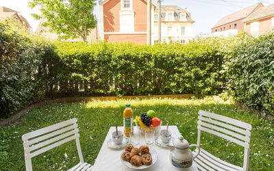 Cabourg 101: Møbel, Ejendom, Bord, Cabinetry, Stol, Træ, Bygning, Belysning, Countertop, Indretning