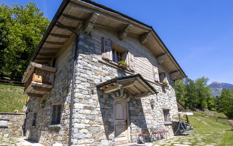 Chalet Anna: Bygning, Hus, Sommerhus, Hjem, Arkitektur, Landdistrikt, Dør, Tag, Menneskelig Bosættelse, Stenmur