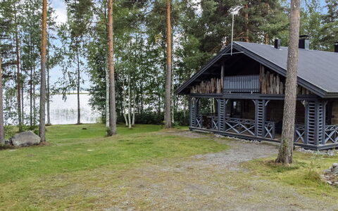 Runoratsu: Græs, Hus, Sommerhus, Land Lot, Hjem, Estate, Lawn, Sidespor, Stuehus, Veranda
