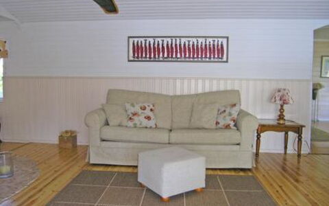Pitkälahti: Køkken Apparat, Køkken, Cabinetry, Countertop, Større Bandage, Husholdningsapparat, Indretning, Skuffe, Gulvbelægning, Skab