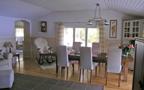 Pitkälahti: Køkken Apparat, Køkken, Cabinetry, Countertop, Større Bandage, Husholdningsapparat, Indretning, Skuffe, Gulvbelægning, Skab