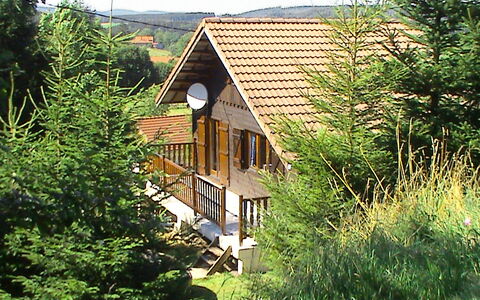 Gerbepal: Bygning, Ejendom, Plante, Vindue, Træ, Hus, Naturlige Landskab, Land Lot, Himmel, Græs