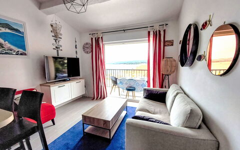La Corniche: Møbel, Lejlighed, Hjem, Stol, Pude, Sengetøj, Throw Pillow, Hotel, Soveværelse, Seng