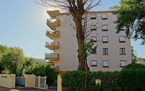 Les Sables: Boligområde, Ejendom, Arkitektur, Hus, Bygning, Lejlighed, Kvarter, Ejendom, Træ, Ejerlejlighed