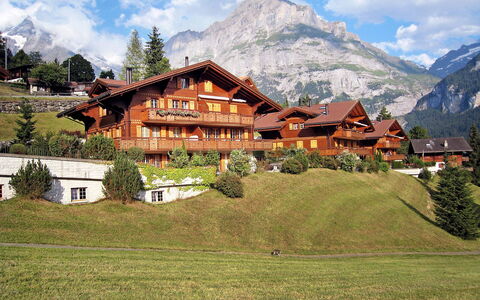 Chalet Cortina: Bjergrige Landskabsformer, Bjerg, Bjergkæde, Naturlige Landskab, Bjerglandsby, Natur, Hill Station, Alps, Himmel, Ejendom