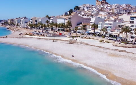 Altea 49: Vand, Himmel, Daytime, Ejendom, Azure, Naturligt Miljø, Strand, Bygning, Badeby