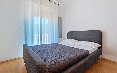 Trogir Slatine 166: Svømmepøl, Bjergkæde, Eco Hotel, Udvej, Estate, Dal, Villa, Landscaping, Ferieby, Backyard