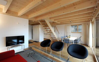 Buggeli a 158.1: Værelse, Indretning, Loft, Ejendom, Stue, Trægulve, Hus, Bygning, Møbel, Arkitektur