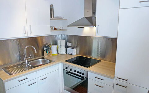 Weisenhorn: Ejendom, Værelse, Køkken, Cabinetry, Countertop, Møbel, Indretning, Bygning, Hus, Større Bandage