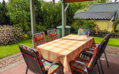 Zedernhütte: Vand, Himmel, Bygning, Ejendom, Bordservice, Vindue, Badeby, Azure, Bord, Arkitektur