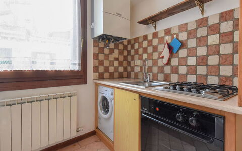 Barbaria de le Tole: Cabinetry, Countertop, Komfur, Bygning, Køkken Apparat, Træ, Tap, Køkken, Indretning, Gaskomfur