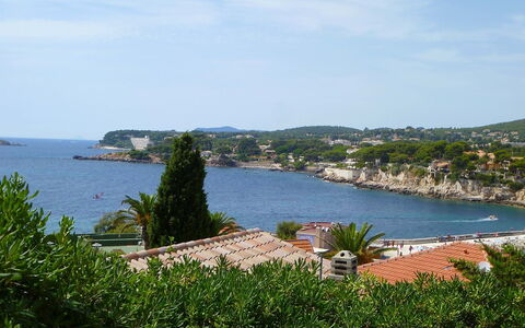 Le Chateau: Krop Af Vand, Vand, Vandressourcer, Himmel, Hav, Kyst, Bugt, Sø, Flod, Coastal Og Oceaniske Landskabsformer