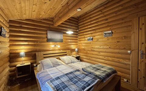 Birdieferienhaus: Møbel, Bygning, Komfort, Træ, Indretning, Hus, Bed Frame, Seng, Etage, Gulvbelægning