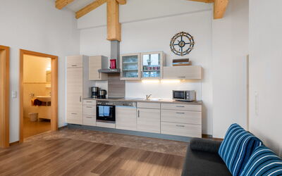 Steinernes Meer 200.1: Cabinetry, Ejendom, Møbel, Stue, Indretning, Træ, Skuffe, Countertop, Reoler, Husholdningsapparat