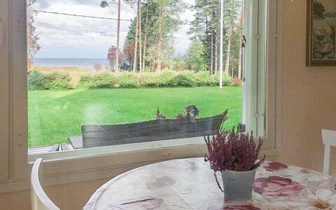 Merivanamo: Hjem, Sommerhus, Tag, Estate, Skygge, Stuehus, Lawn, Landscaping, Have, Gård