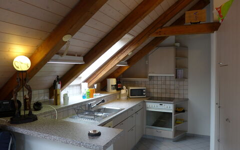 Altstadt Loft: Countertop, Cabinetry, Ejendom, Håndvask, Køkken, Bygning, Vindue, Indretning, Træ, Hus