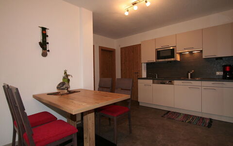 Längenfeld 380: Værelse, Møbel, Ejendom, Indretning, Bygning, Etage, Countertop, Køkken, Bord, Cabinetry