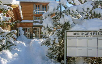Wengen 11: Sne, Bygning, Daytime, Ejendom, Vindue, Plante, Lys, Natur, Afdeling, Kvist
