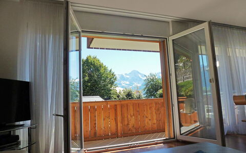 Wengen 22: Værelse, Hus, Ejendom, Indretning, Bygning, Arkitektur, Møbel, Vindue, Hjem, Dør