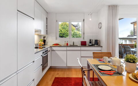 Wengen 22: Cabinetry, Møbel, Countertop, Plante, Vindue, Håndvask, Køkken, Træ, Tap, Indretning