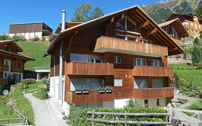 Wengen 22: Ejendom, Hus, Bygning, Arkitektur, Hjem, Ejendom, Boligområde, Facade, Træ, Tag