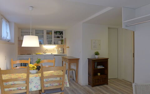 Wengen 24: Værelse, Møbel, Ejendom, Etage, Bygning, Trægulve, Hårdttræ, Indretning, Hus, Loft