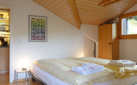 Melodie Apt.w: Soveværelse, Seng, Møbel, Værelse, Ejendom, Bed Frame, Madras, Sengetøj, Sengetøj, Loft