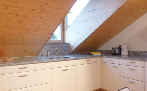 Mittaghorn Apt.8: Ejendom, Værelse, Cabinetry, Møbel, Arkitektur, Hus, Indretning, Køkken, Bygning, Loft