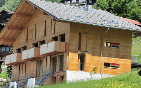 Roossi Apt. 1: Plante, Ejendom, Bygning, Vindue, Træ, Træ, Hus, Land Lot, Sommerhus, Sidespor