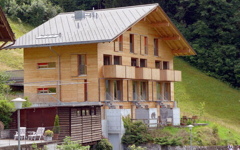 Roossi Apt. 1: Hus, Ejendom, Bygning, Hjem, Sommerhus, Tag, Arkitektur, Ejendom, Estate, Hytte